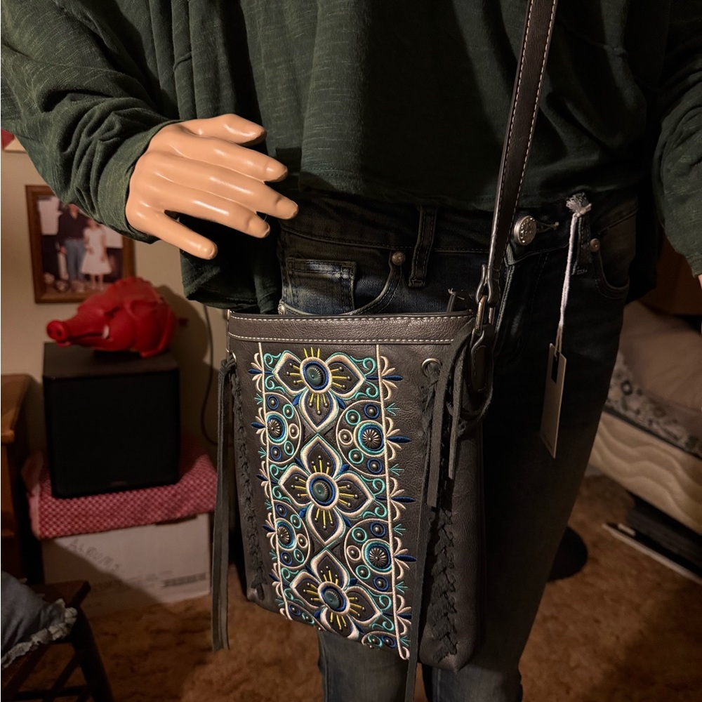 P&G Hand Embroidered Leather Accent Crossbody Bag.
Beautifully made! 🥰 - Picture 9 of 10